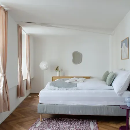 Apartment Zentrale Altstadtwohnung In Rapperswil Am Zuerichsee *