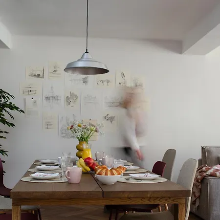 Zentrale Altstadtwohnung In Am Zuerichsee شقة *